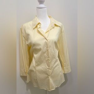Van Heusen Ladies Stretch Yellow Button Up. XL
